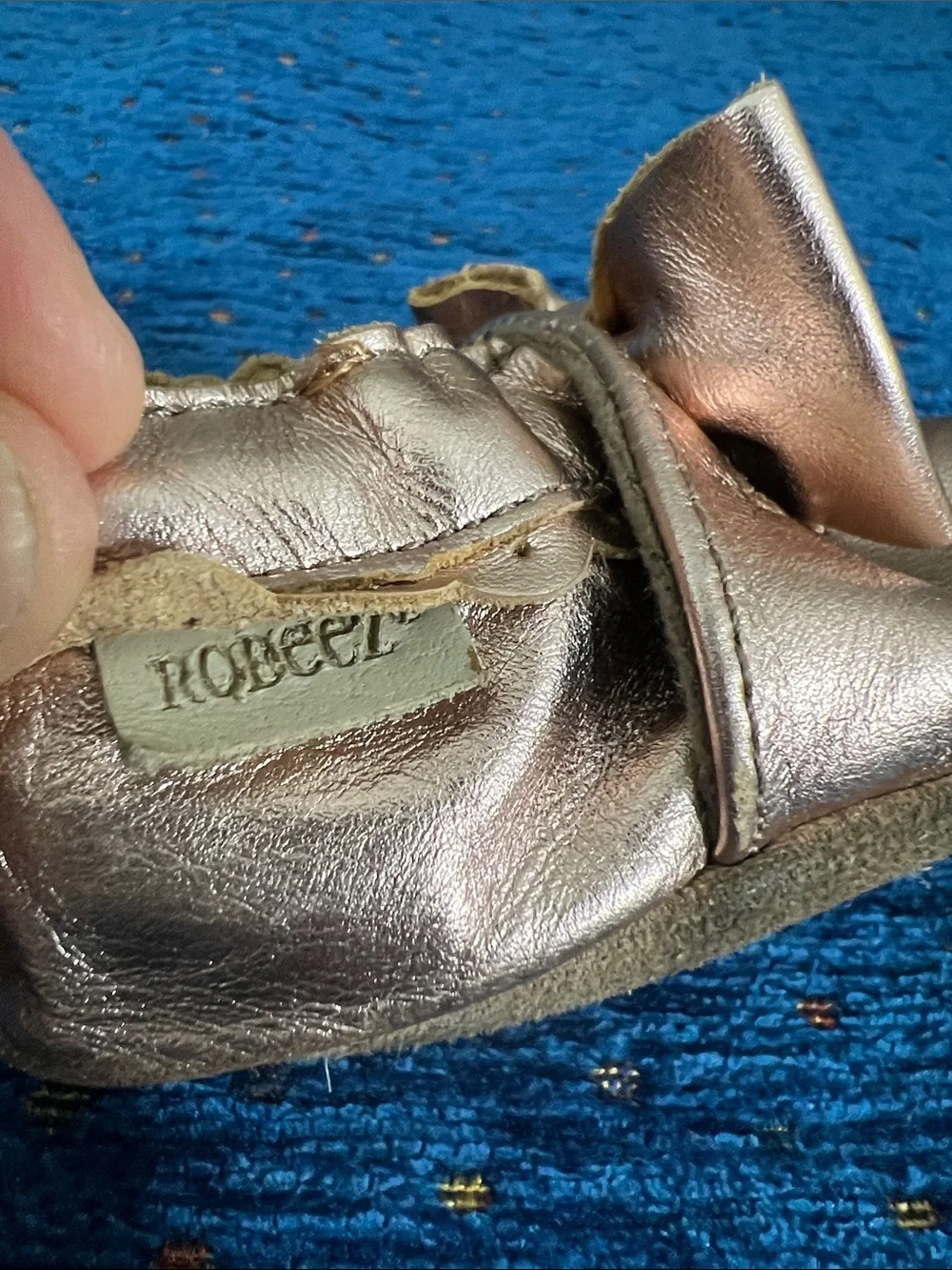Robeez sz 0–6 month Baby Girls pink/bronze Metallic Bow Slip-On soft Shoes